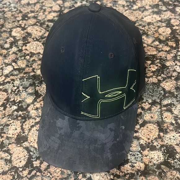 Accessories - Under armour fitted hat size youth 
Size Small
#31B